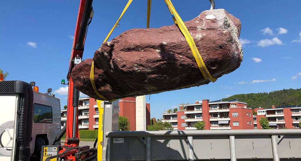 Restauration Feuerwehrbrunnen - Kranarbeiten